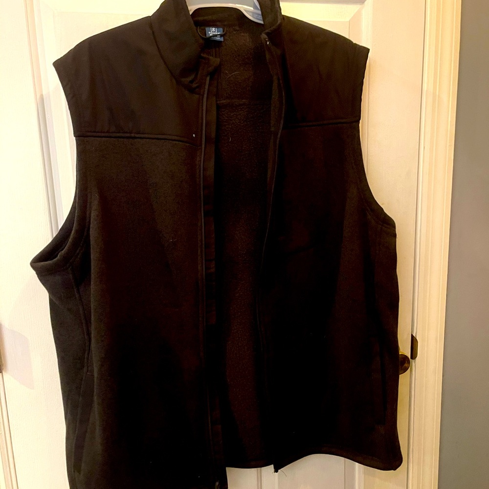 Men’s black vest